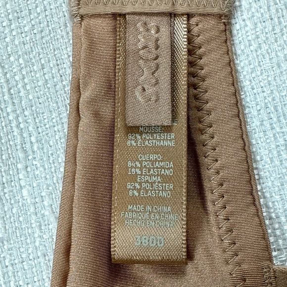 SKIMS Tan Seamless T-Shirt Bra - Picture 4 of 4
